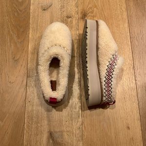 Ugg Tazz platform slippers - brand new never been worn